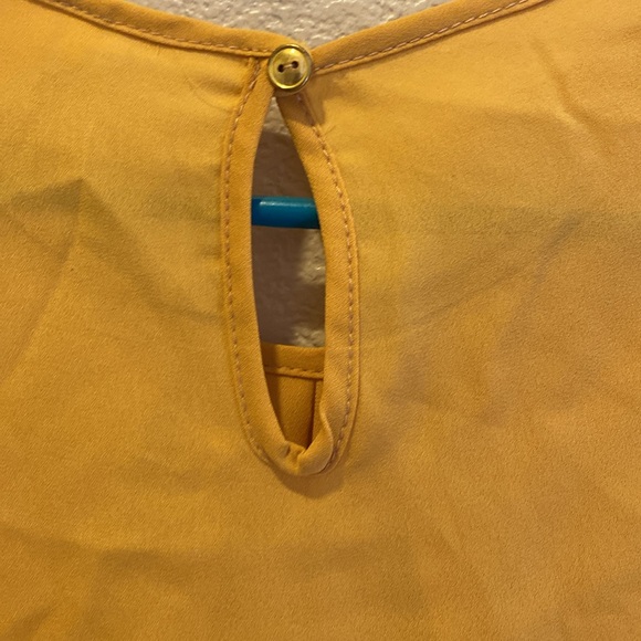 Coco and Main blouse size XL in mustard color 100% polyester in great condition - Picture 6 of 6